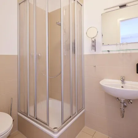 Ahead Burghotel Отель Lenzen