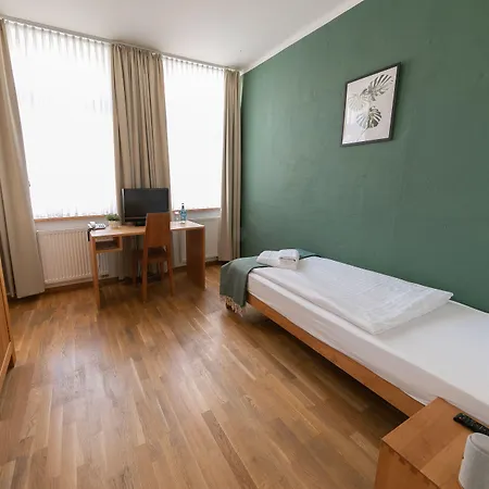 Ahead Burghotel Отель *